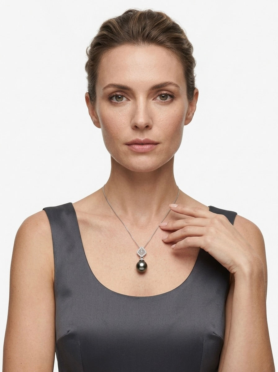 CHÉLIA LUX Noir Éclat Necklace
